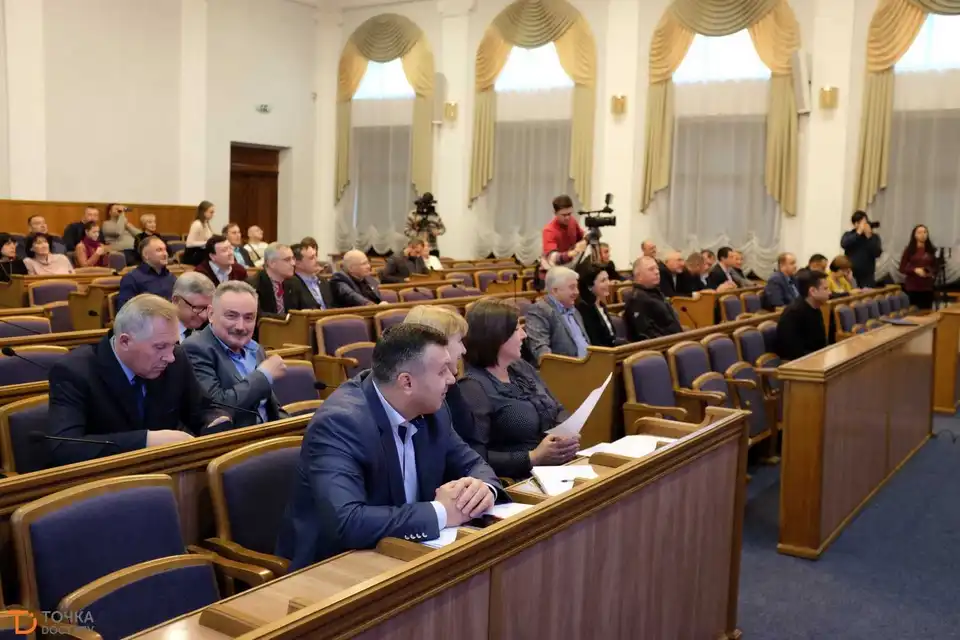Депутати Кіровоградської облради просять Зеленського не вводити вільний ринок землі
