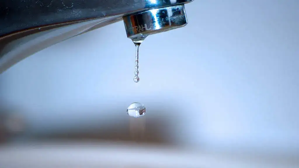 без води