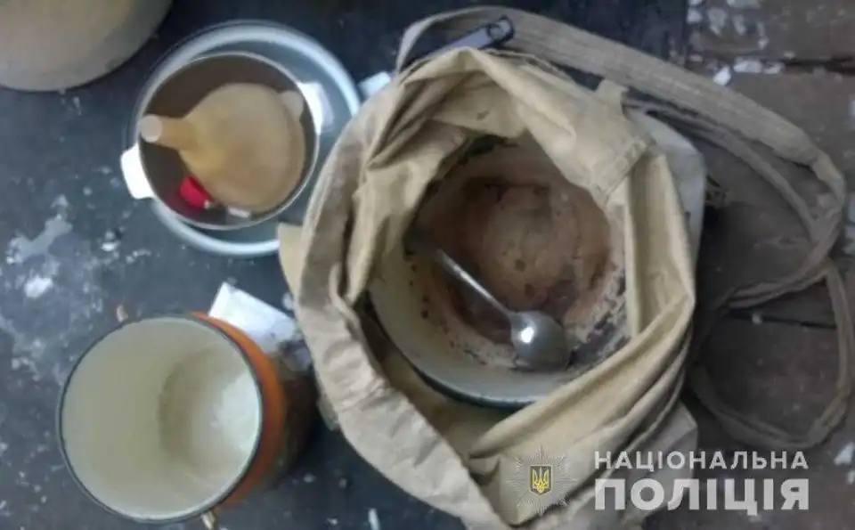 На Кіровоградщині у двох наркозбувачів вилучили понад 10 кг коноплі та опій (ФОТО)