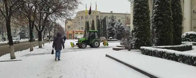 У міській pаді запевняють, що вулиці Кpопивницького знаходяться в пpоїзному стані фото 1