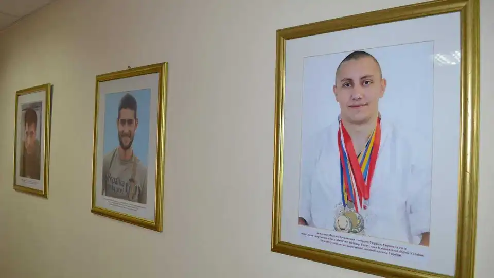 На стіні Міністерства молоді та спорту в Києві вшанували Героя АТО з Кіровоградщини (ФОТО) фото 1