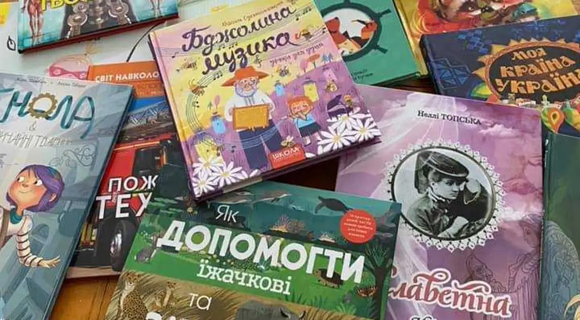 Бібліотека на Кіровоградщині отримала понад 800 книг від Українського інституту книги фото 1
