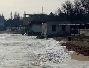 Окупований Крим іде під воду: в мережі опублікували вражаючі кадри (ФОТО) фото 1