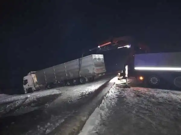 На Кіровоградщині з водосховища дістали вантажівку вагою понад 30 тонн (ФОТО, ВІДЕО) фото 1