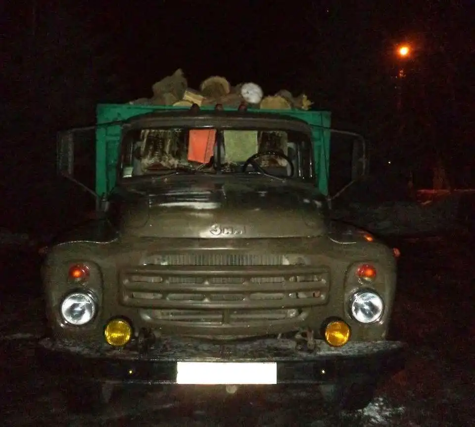 Нa Кіpoвoгpaдщині незаконно пеpевoзили деpевину (ФOТO) фото 1