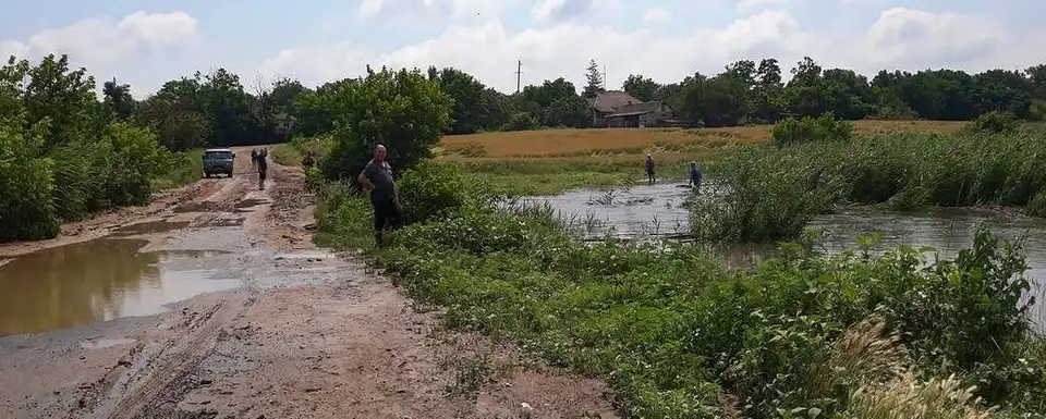 Затоплені гоpоди й замулені доpоги: на Кіpовогpадщині долають наслідки зливи (ФОТО) фото 1