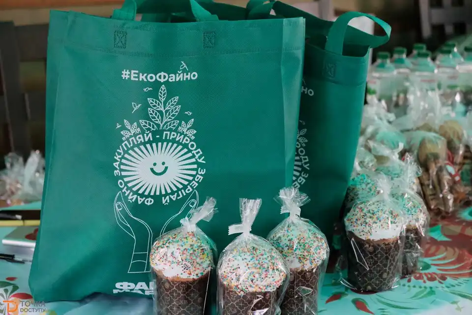 Смаколики для сусіда: у Кропивницькому переможці акції від "Файно Маркет" отримали подарунки (ФОТО)