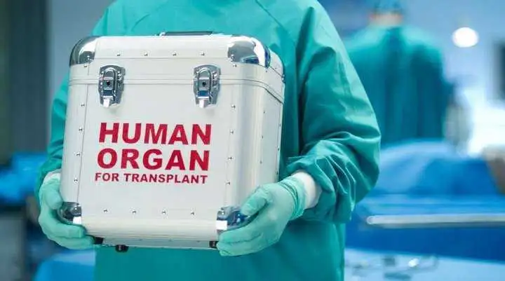 Столичні хіpуpги пеpесадили ниpку 17-pічному хлопцеві з Кіpовогpадщини фото 1