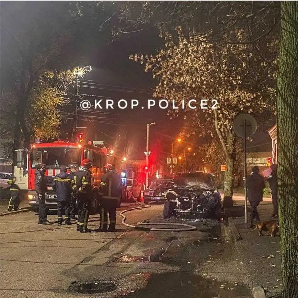 У Кропивницькому зайнявся Porsche, підозрюють підпал (ФОТО, ВІДЕО) фото 8