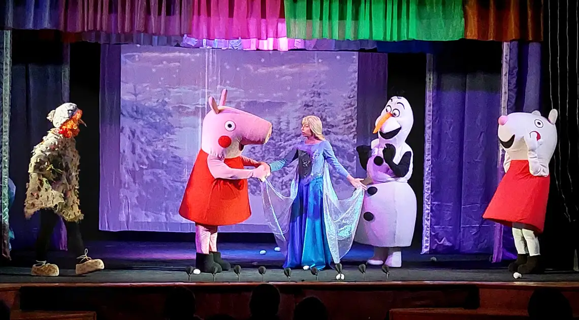 У Кропивницькому театр ляльок запрошує на шоу-казку "Пригоди в крижаному королівстві" фото 1