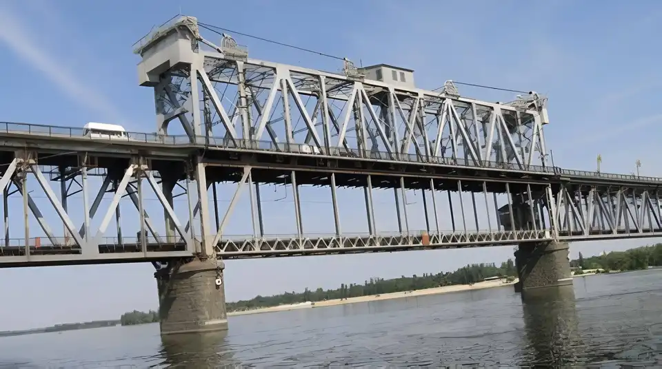 Через перекриття Кременчуцького мосту на Кіровоградщині змінять рух автобусів