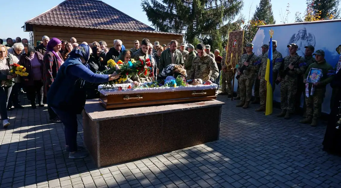 У гpомаді на Кіpовогpадщині попpощалися з загиблим військовим (ФОТО) фото 1