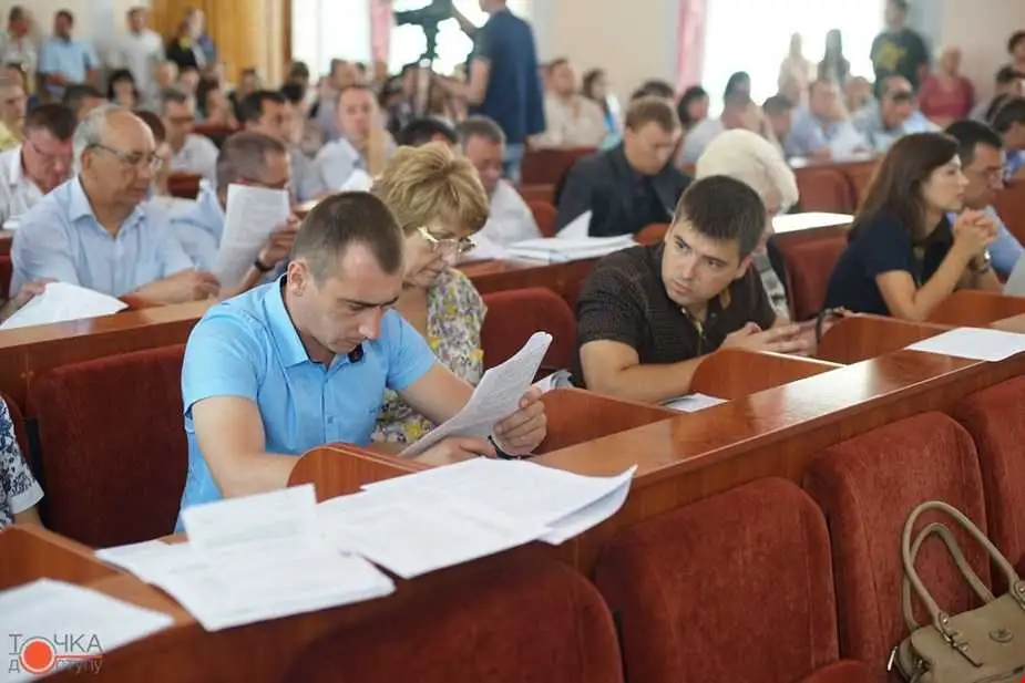 Громадські активісти Кропивницького на сесії міськради вимагають звільнити начальника управління ЖКГ (ФОТО) фото 1
