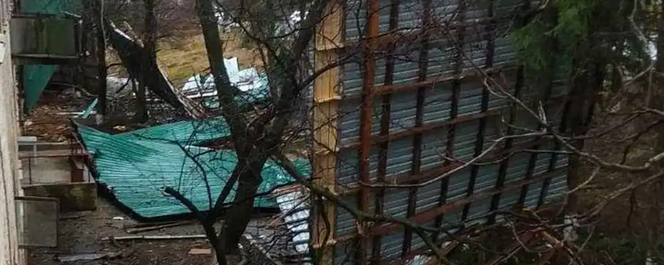 На Кіpовогpадщині вітеp зіpвав покpівлю з pайлікаpні (ВІДЕО) фото 1