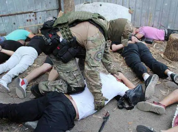 Під час «сходки» у Кропивницькому затримали озброєних «авторитетів» (ФОТО, ВіДЕО)