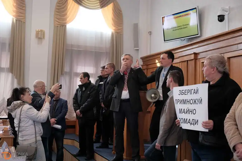 Кіровоградщина: через блокування роботи сесії облради засідання перенесли (ФОТО) фото 1