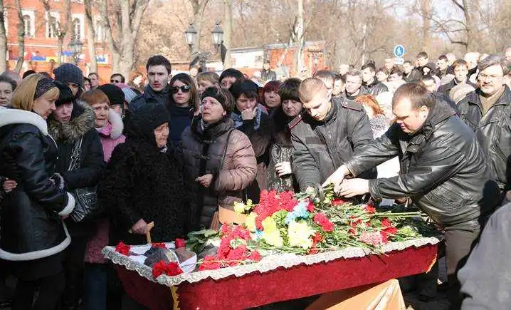 У Кіровограді попрощалися із загиблим в АТО Євгеном Тельновим (ФОТО) фото 1