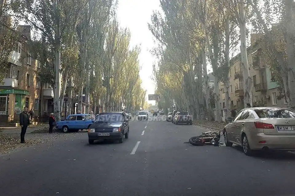 На Кіровоградщині легковик збив мотоцикліста (ФОТО)