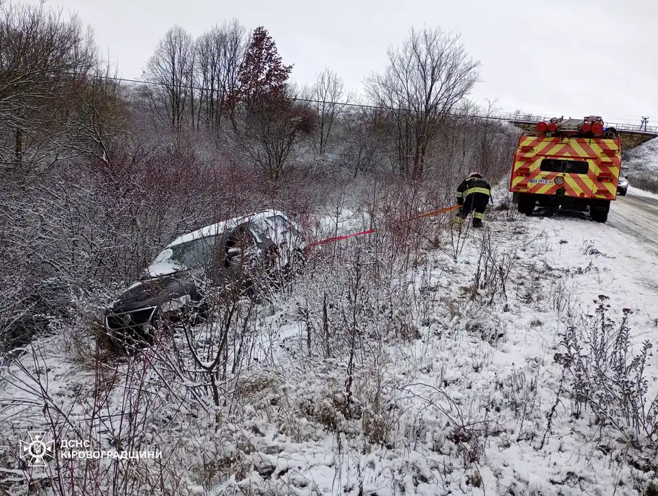 буксирували машини з кюветів у Кіровоградській області