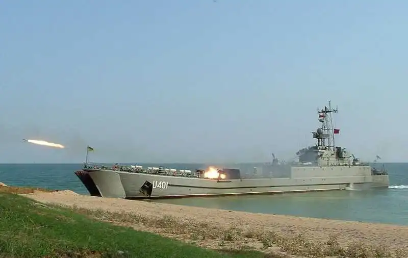 Славні традиції: на десантному кораблі імені Героя з Кіровоградщини успішно служать його земляки (ФОТО) фото 5