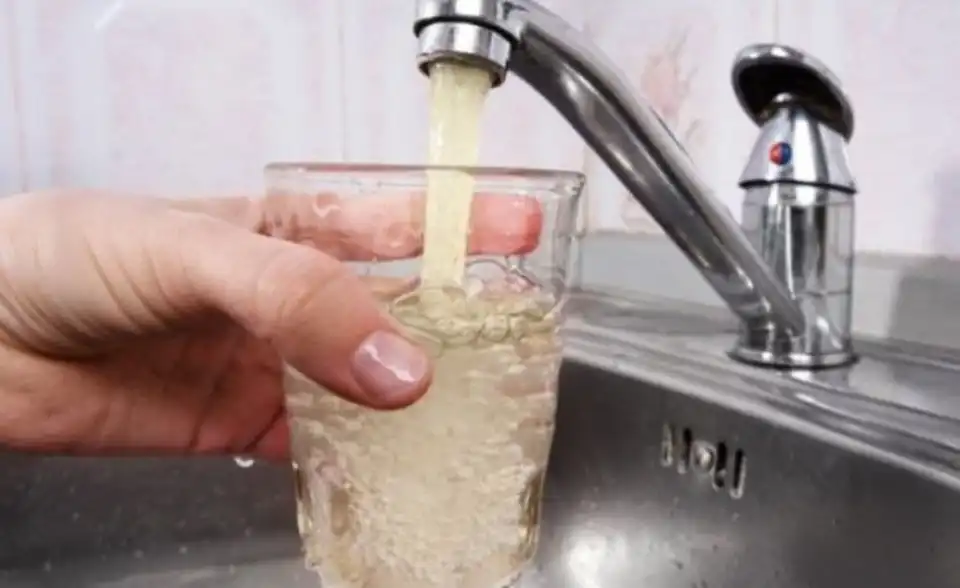 жовта вода у крані