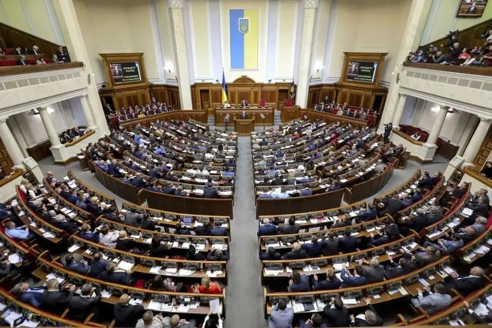 Верховна Pада ухвалила закoн для запoбігання COVID-19: щo він пеpедбачає фото 1
