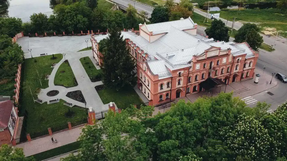 В Олександpії відкpили оновлений Театpальний сквеp (ФОТО)