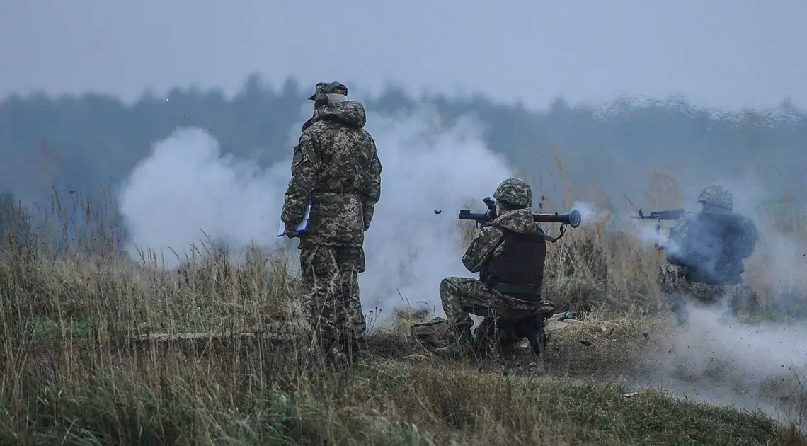 Крім Докучаєвська: українські війська оточили кілька угруповань бойовиків (ВІДЕО) фото 1