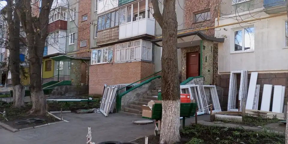 нові вікна встановлюють після обстрілу Кропивницького