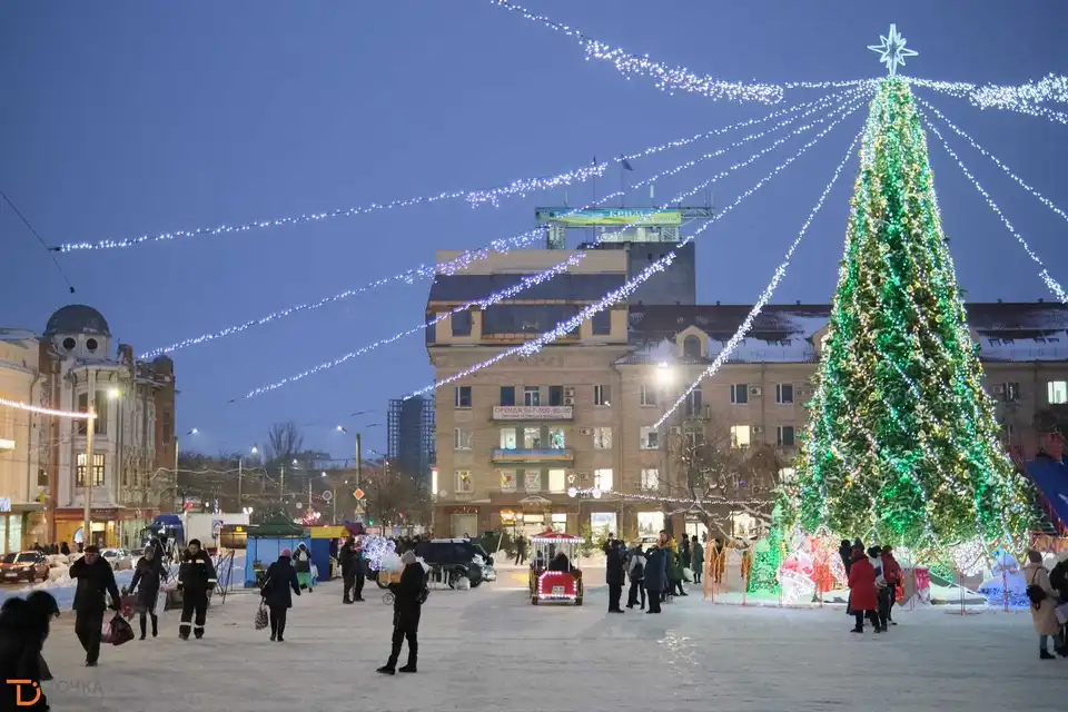 Ялинки та подарунки: передноворічна метушня у Кропивницькому (ФОТОРЕПОРТАЖ)