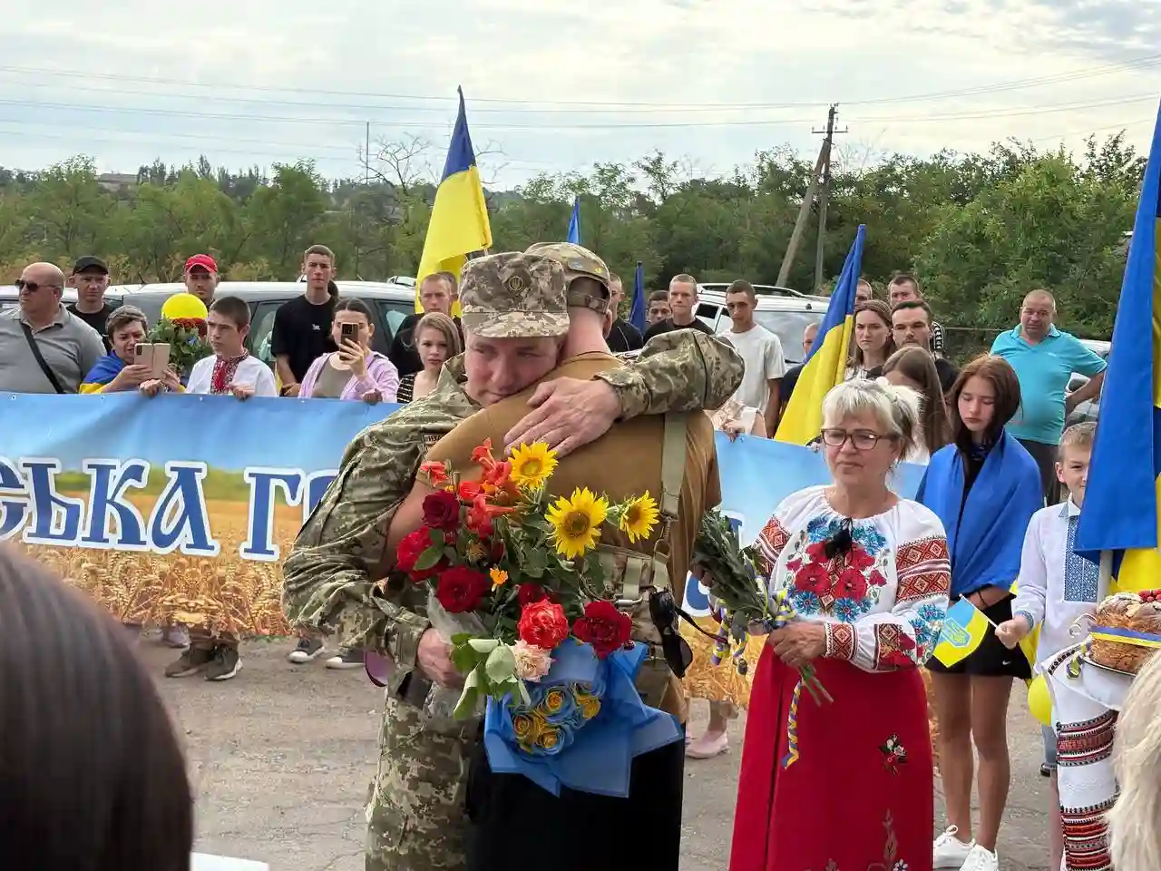 У Гурівці зустріли звільненого з полону