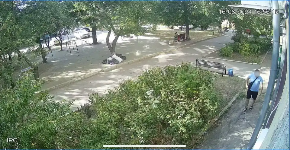 чоловік, який розбещував дівчат