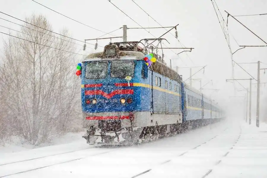 У новорічні свята через Кіровоградщину курсуватимуть додаткові поїзди (ГРАФІК) фото 1