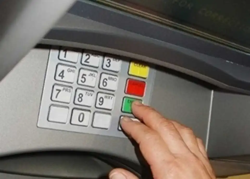 На Кіровоградщині встановили осіб, які підірвали банкомат та вкрали з нього гроші фото 1