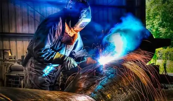 На Кіровоградщині відкрито близько 50 вакансій електрогазозварника фото 1