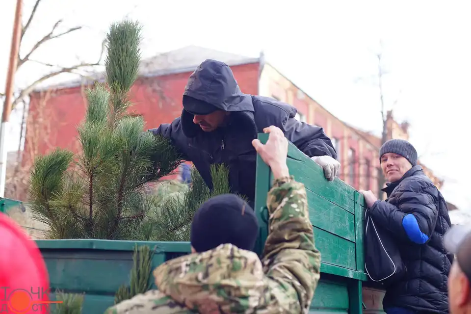 У Крoпивницькoму стaртувaв ялинкoвий ярмaрoк (ФOТO, ЦІНИ)