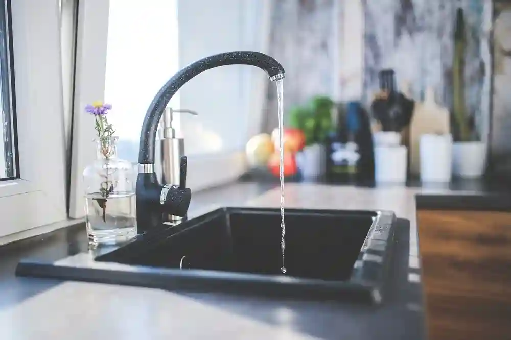 без води