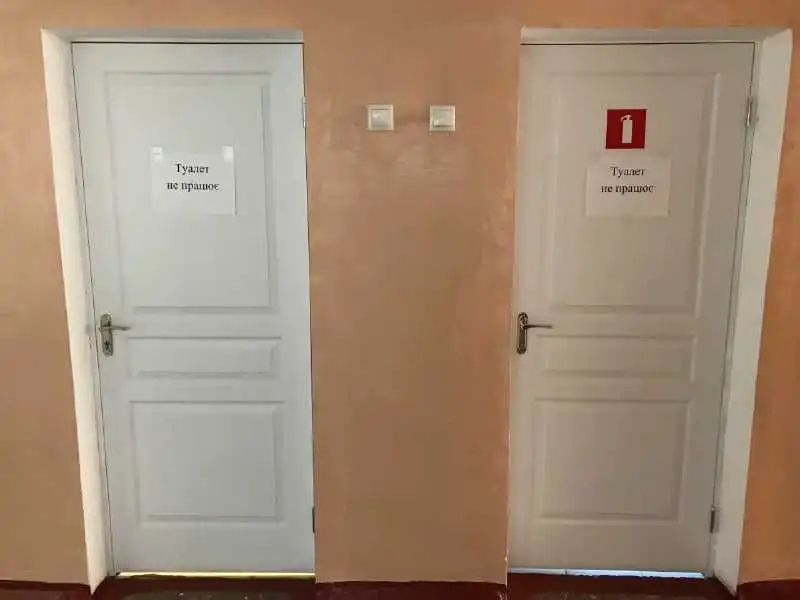 Зачинені туалети та відсутність світла: у школі на Кіровоградщині знайшли низку порушень