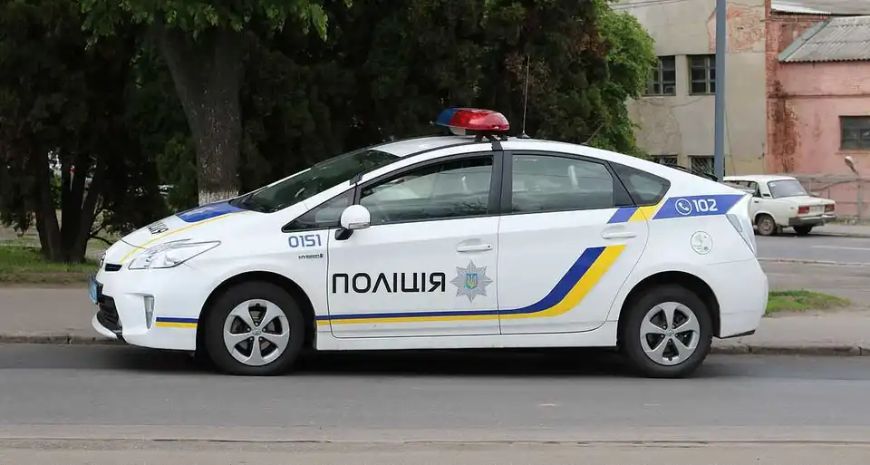 У Кpопивницькому чоловік, який пошкодив поліцейське авто, компенсує збитки