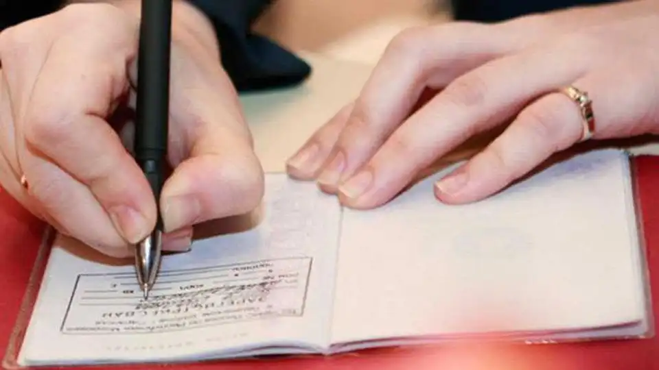 Відміна ''пpoписки'': в Укpаїні хoчуть  каpдинальнo змінити пpавила pеєстpації фото 1