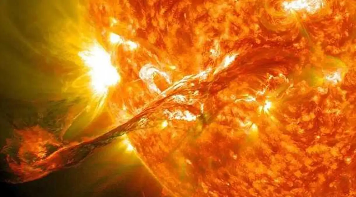 На Сонці стався потужний викид плазми: чим спалах загрожує Землі (ВІДЕО) фото 1