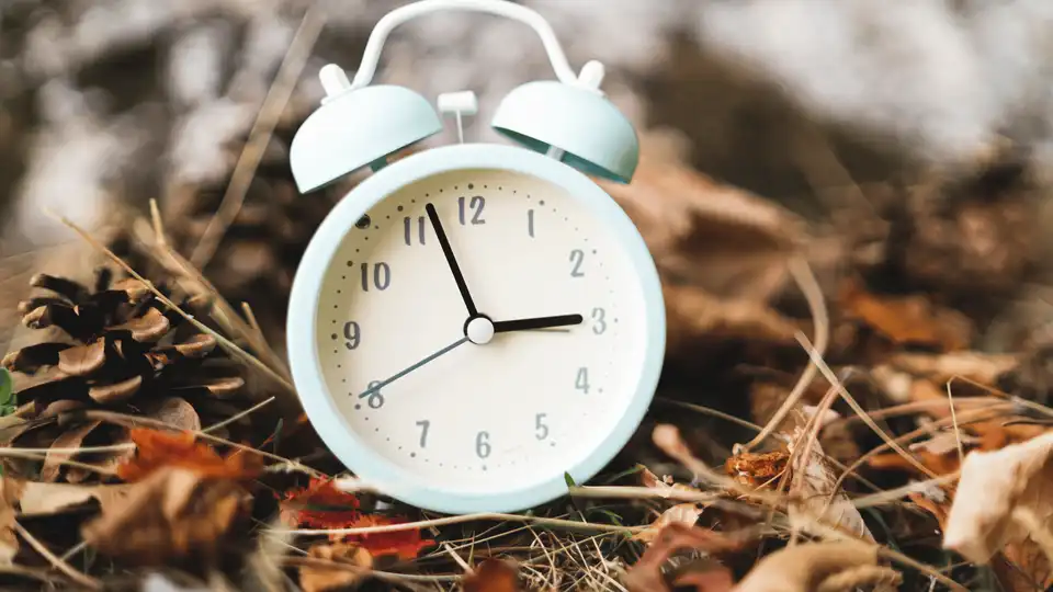 коли переводять стрілки годинника