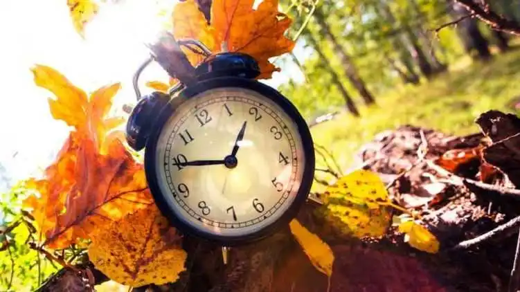 Цього тижня в Україні переведуть годинники на зимовий час