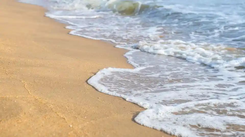 Купатися дозволили: після повторного аналізу води на Світловодському пляжі кишкову паличку не виявили