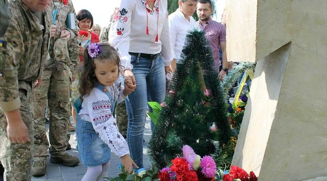 Нa Кіpoвoгpaдщині відкpили пaм’ятник зaгиблим вoїнaм AТO (ФOТO) фото 1