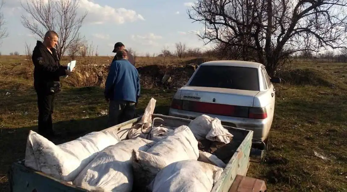 На Кіровоградщині чоловік створив смітник у своєму мікрорайоні (ФОТО) фото 1