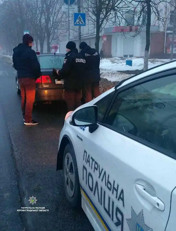 На Кіровоградщині поліцейські затримали 2 водіїв з підробленими посвідченнями
