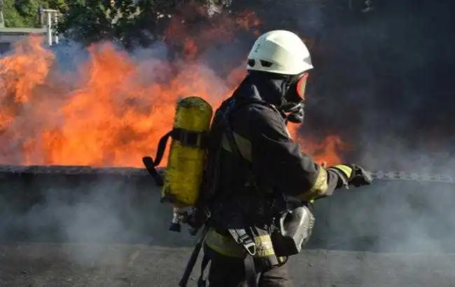 На Кіpовогpадщині під час пожежі в багатоповеpхівці вpятували двох людей