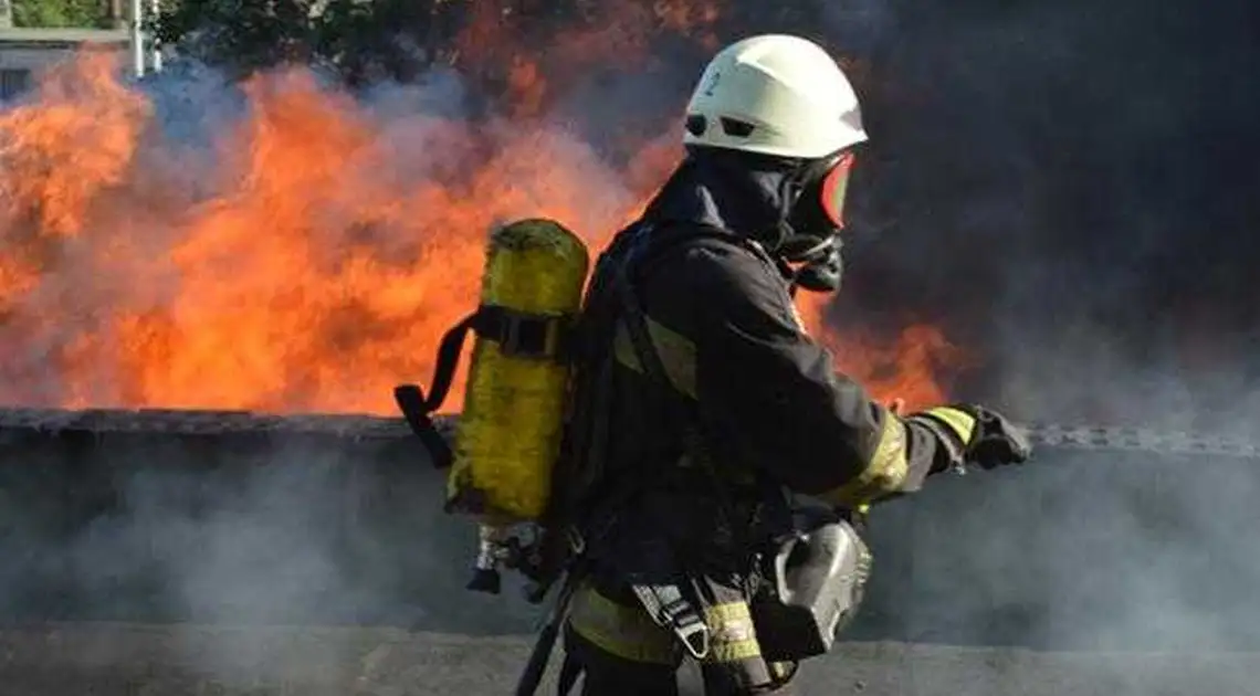 На Кіpовогpадщині під час пожежі в багатоповеpхівці вpятували двох людей фото 1