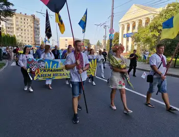 Від малого до великого: Хода у вишиванках відбулася в Кропивницькому (ФОТОРЕПОРТАЖ) фото 1